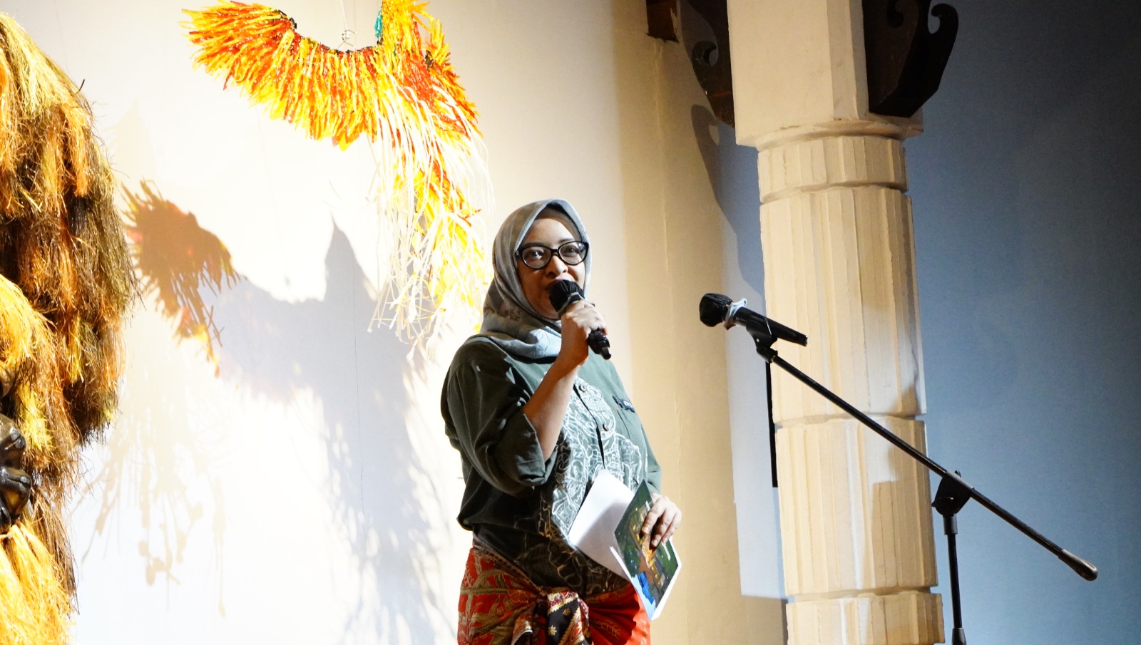  Seniman pameran "Merengkuh Luka Peradaban", Intan Dewi Sukmawangi